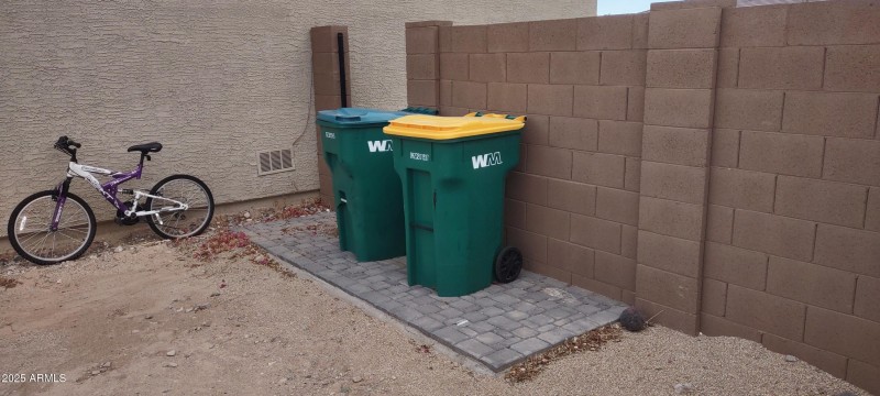 2025 BH Brick Garbage pad 1000015953