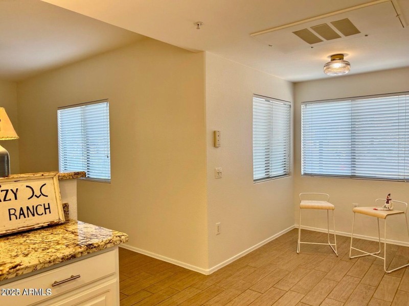 EAT IN AREA IN KITCHEN