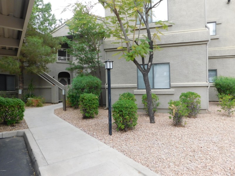 WALKWAY TO UNIT