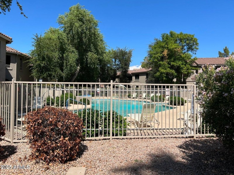 COMM POOL AREA