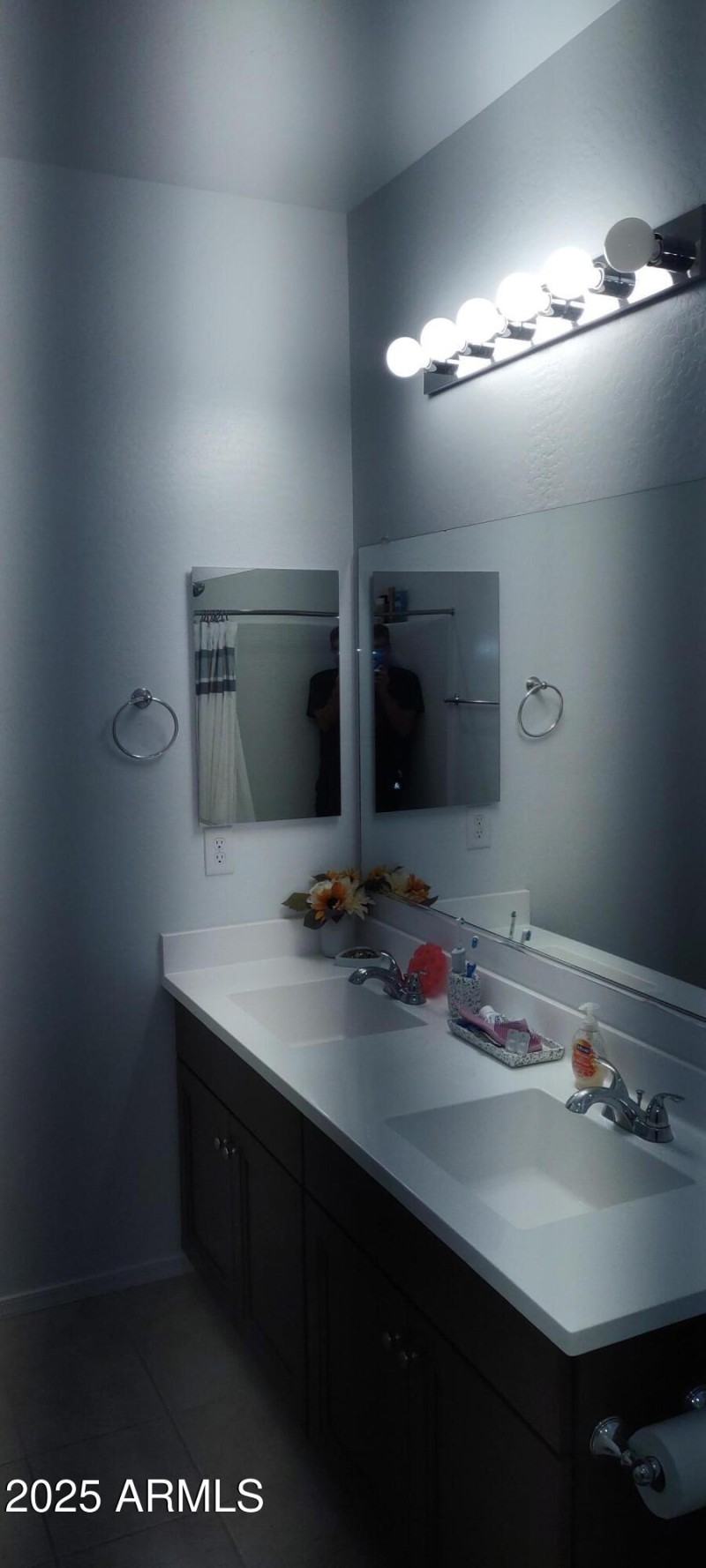 2025 BH 2nd bath double sink 1000016666