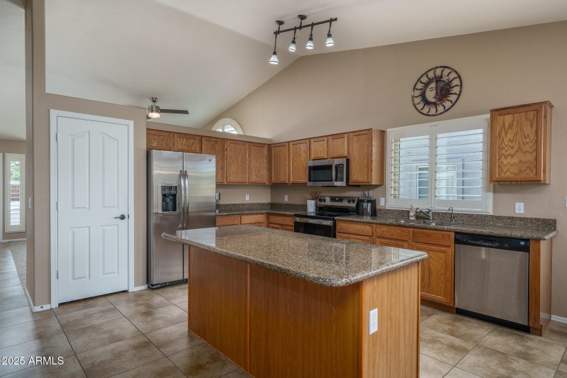 7) KITCHEN