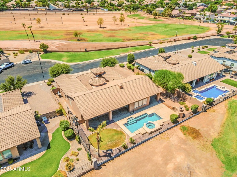 7-web-or-mls-Parkcrest-7