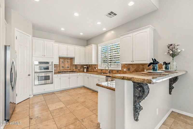 35-web-or-mls-Parkcrest-35