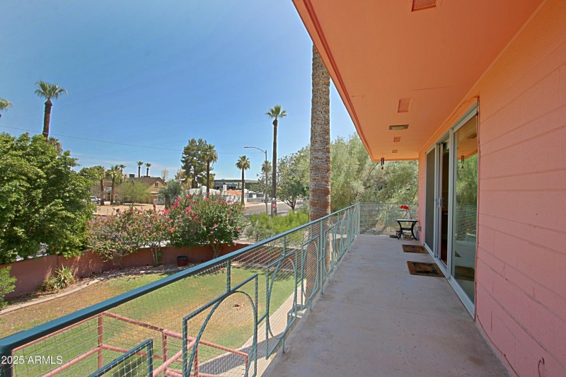 Huge back balcony
