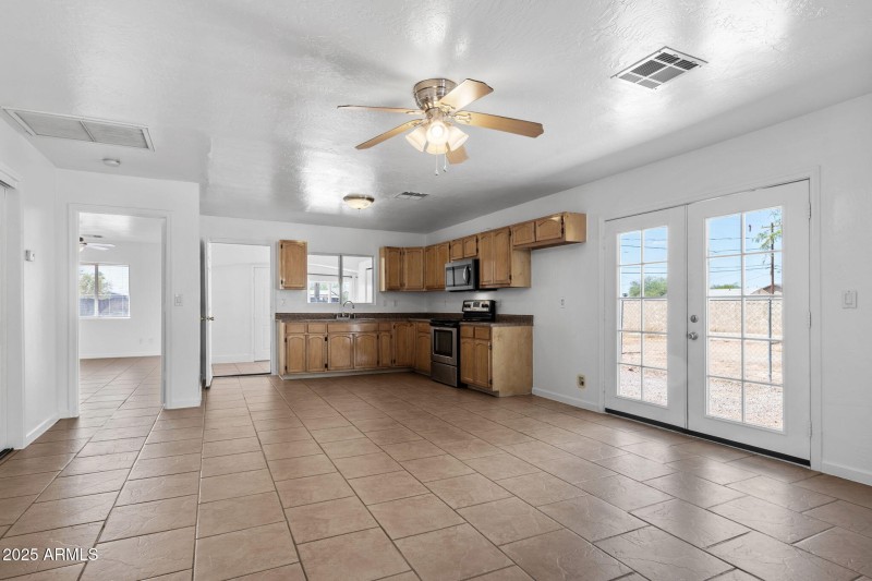 008___505 W 13th St