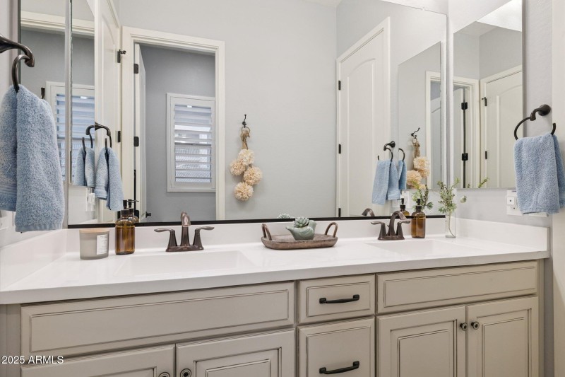 29-web-or-mls-7454-e-peralta-ave