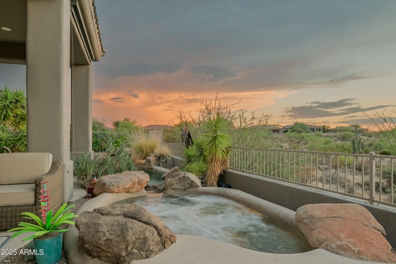 Heated Spa w/ Water Feature