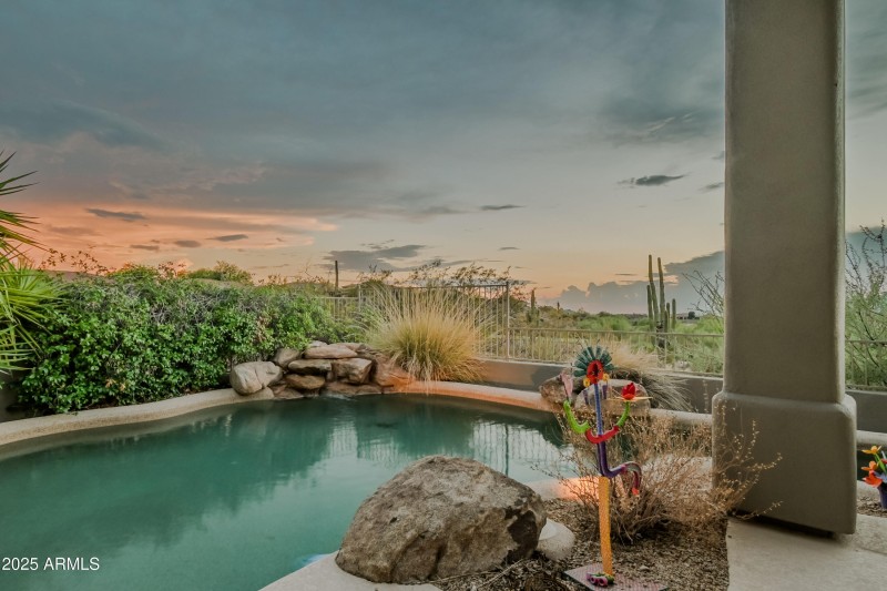 Elevated,private lot!