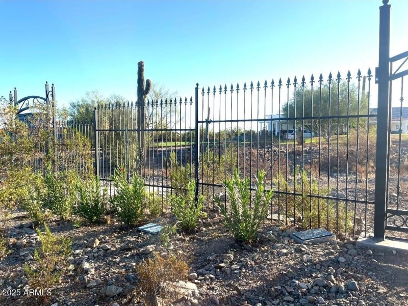 Gate