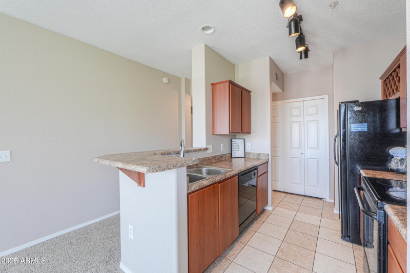 9820 N CENTRAL Avenue, 212