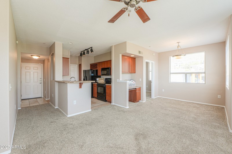 9820 N CENTRAL Avenue, 212