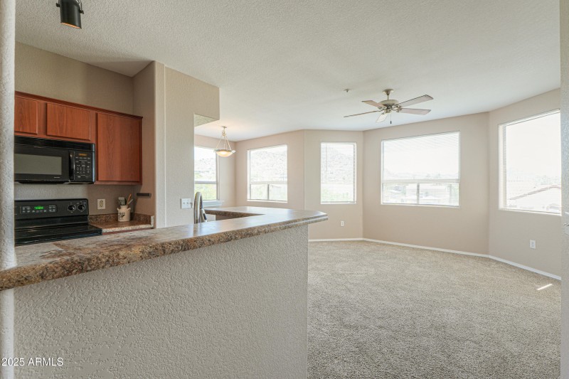 9820 N CENTRAL Avenue, 212