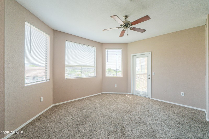 9820 N CENTRAL Avenue, 212