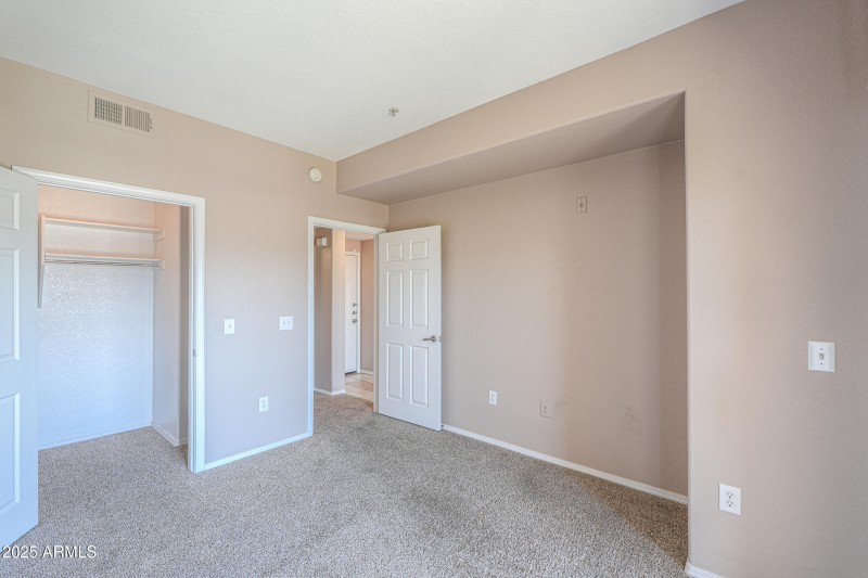 9820 N CENTRAL Avenue, 212