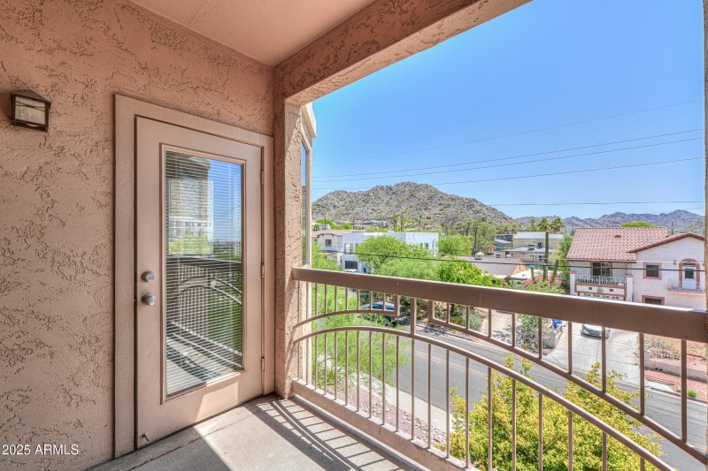 9820 N CENTRAL Avenue, 212