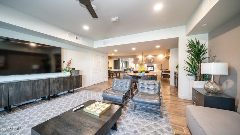 Clubhouse lounge 2
