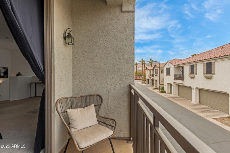Balcony w/ Mtn Views