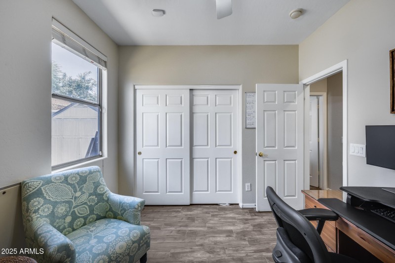 bedroom/office