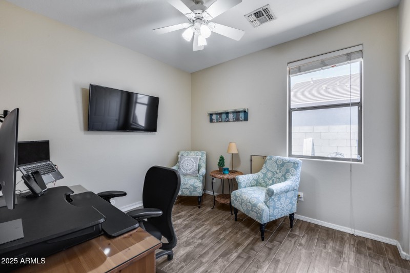 bedroom/office