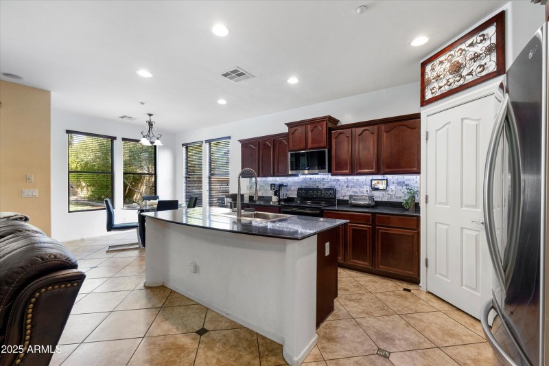 LARGE ISLAND & COUNTERS W/GRANITE SLAB