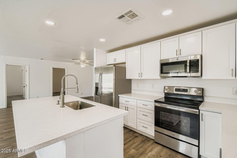 Kat kitchen 2