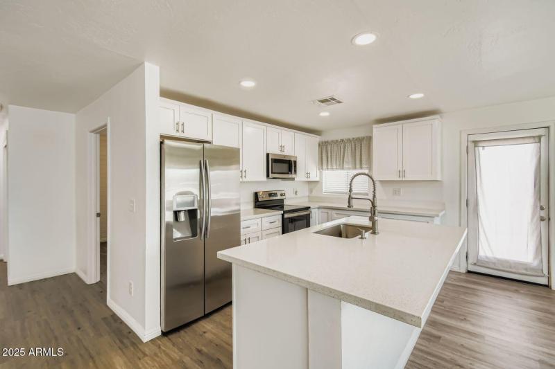 Kat kitchen 3