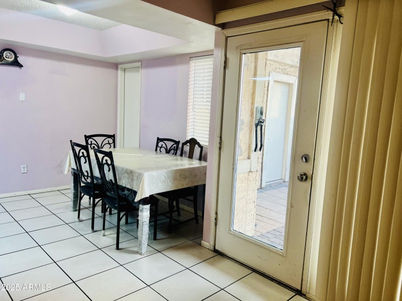 Eat-In Kitchen