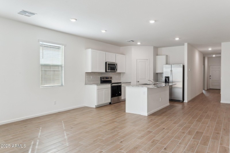 9-web-or-mls-25372-w-sunland-ave-lot-203