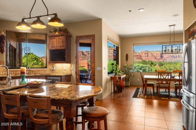 Seamless Kitchen + Dining Access