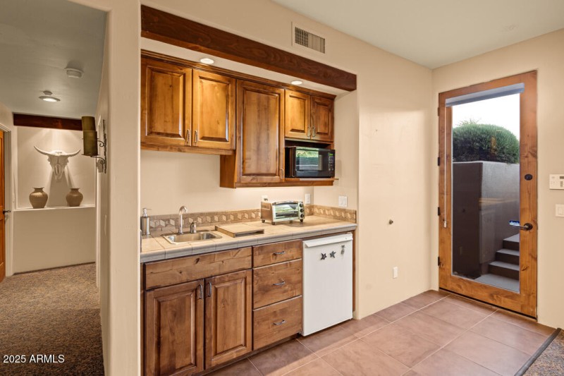 Chic Guest Suite Kitchenette