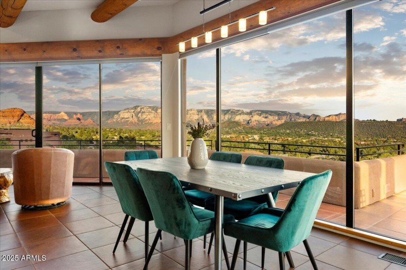 04-Dining Room