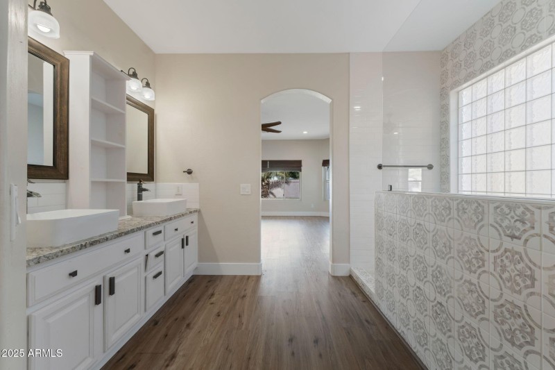 17-web-or-mls-Qp-09169