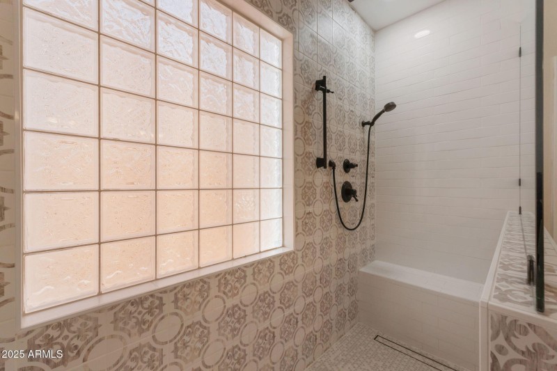 18-web-or-mls-Qp-09233