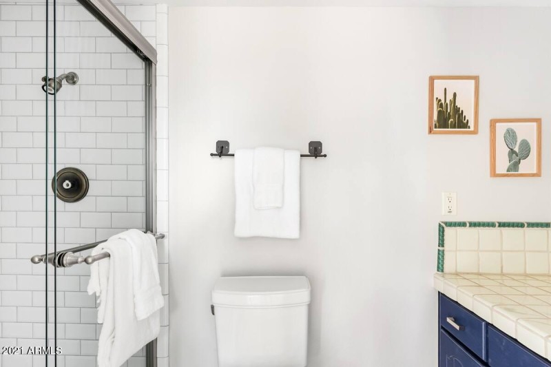 84effa93-84bd-4341-8e22-d06f1fe53e2d