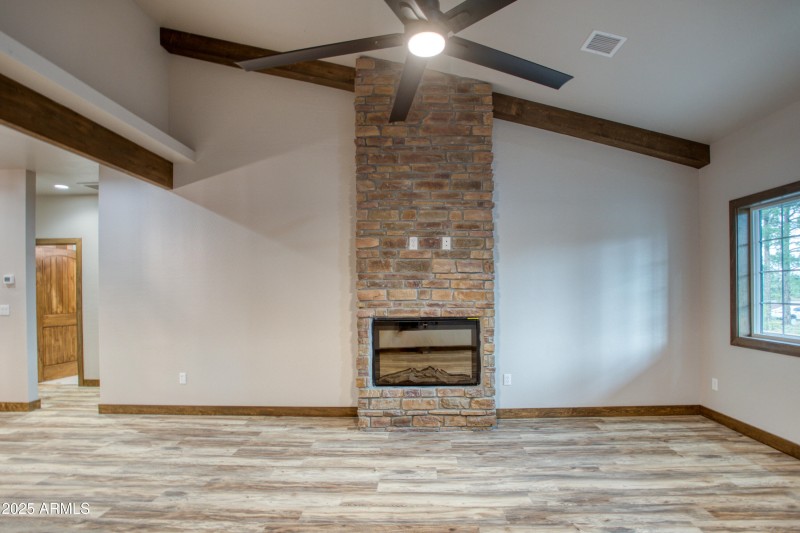 LIVING FIREPLACE