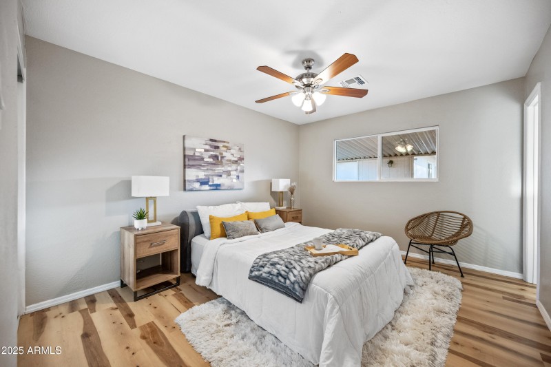 16 Master bedroom