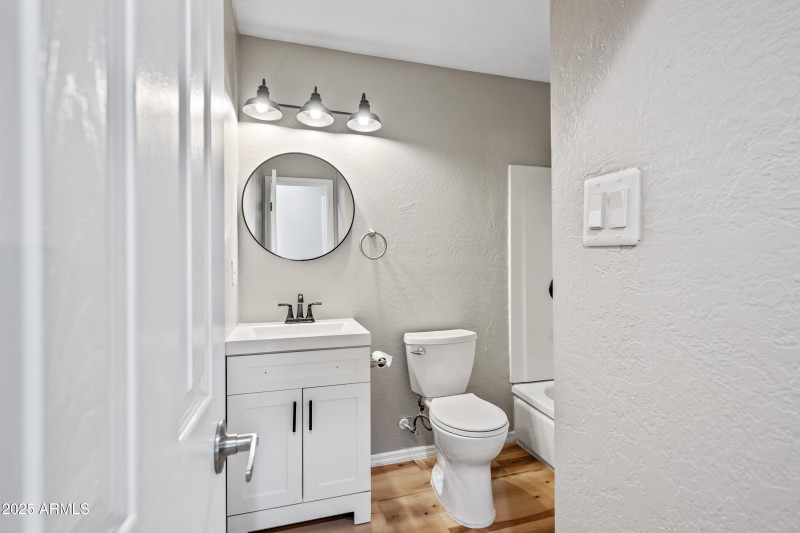 21 2nd bathroom 2