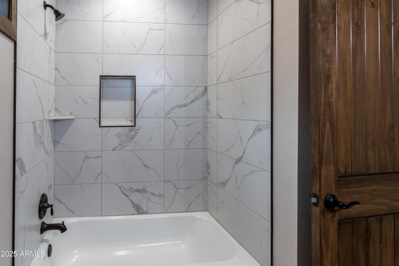 Guest Tub-Shower