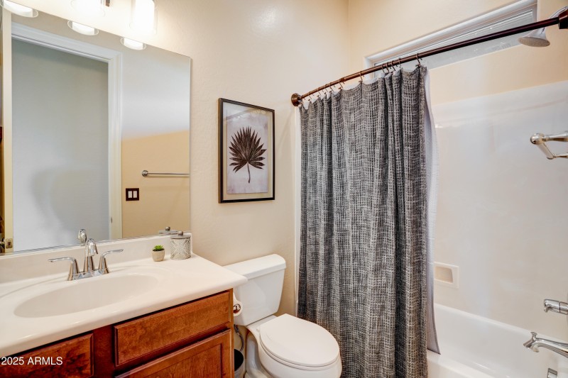 27 Guest Bathroom