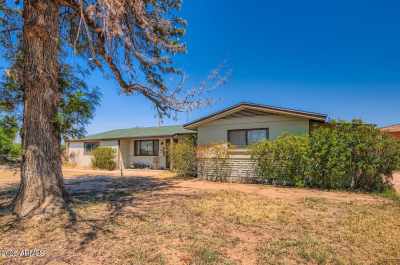 3642 W Hayward Ave - Web Quality - 003 -