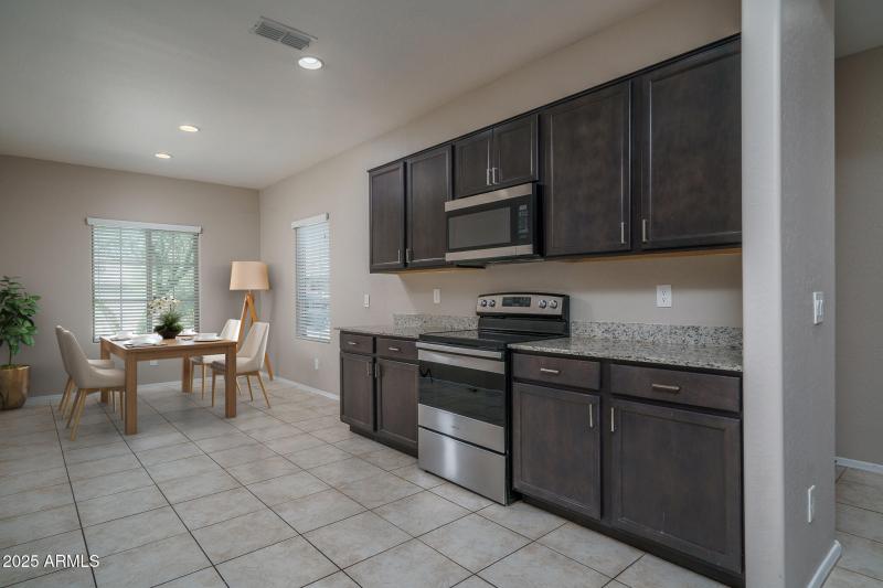 7VS) KITCHEN TO DINING