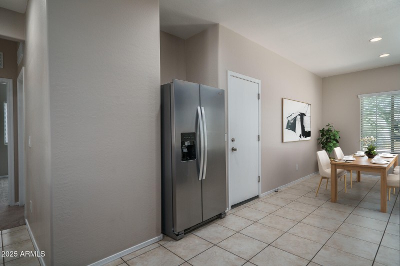 8VS) KITCHEN TO DINING