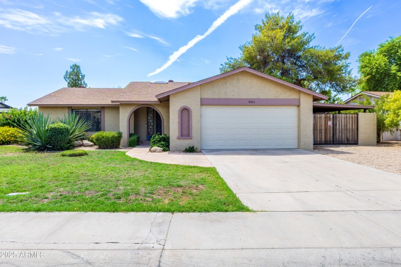 8943 E Friess Dr-2