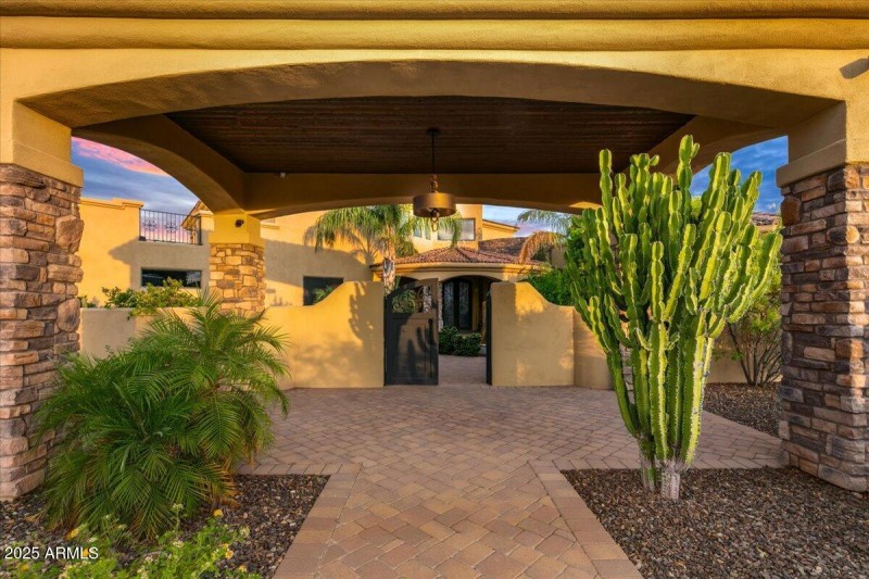 Front Court Yard Entry