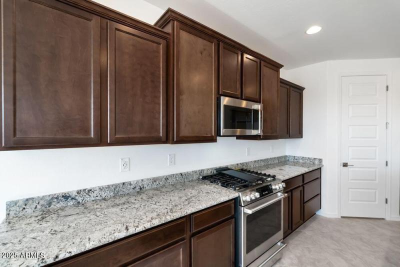 hj-az-phoenix-asante-passage-yellowstone