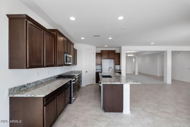 hj-az-phoenix-asante-passage-yellowstone