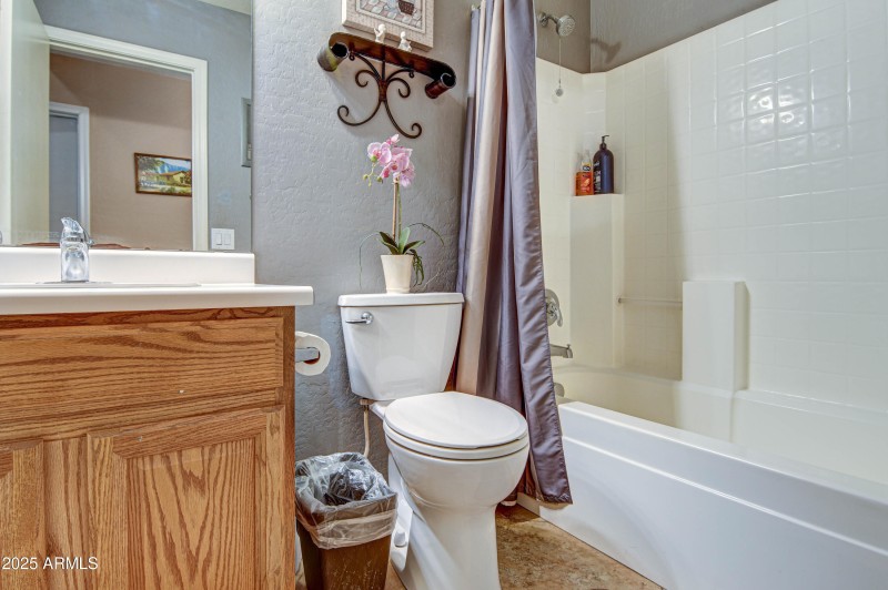 Bathroom 2-pic 2