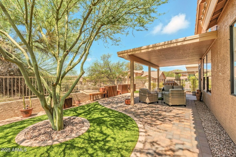 Fully fenced in yard!