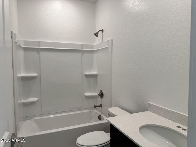 005 Hall Bath